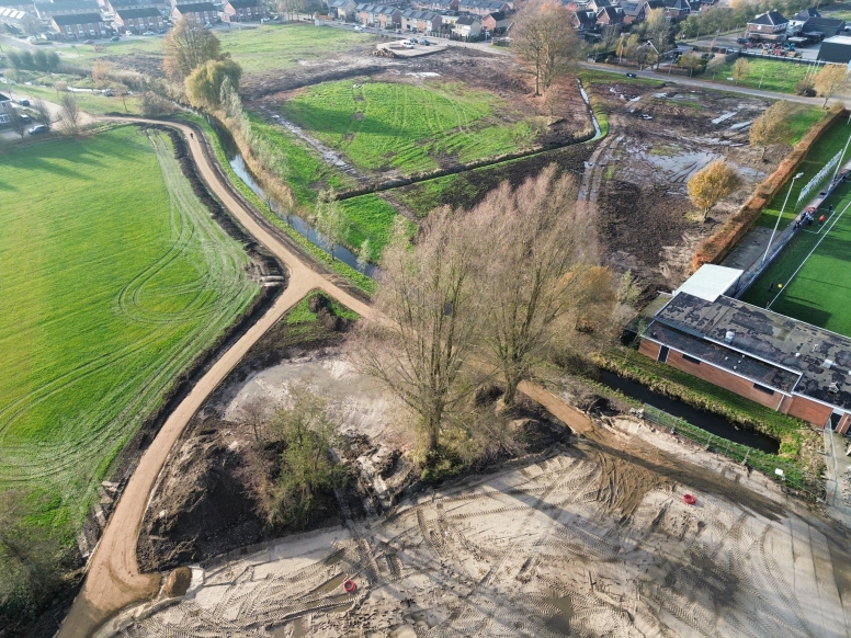 Contouren toegangswegen nieuwe entree zichtbaar
