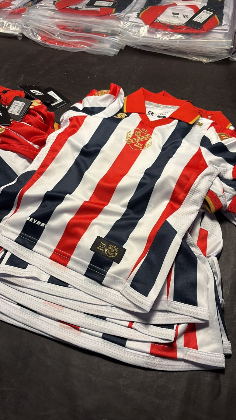 De jubileumshirts zijn er!