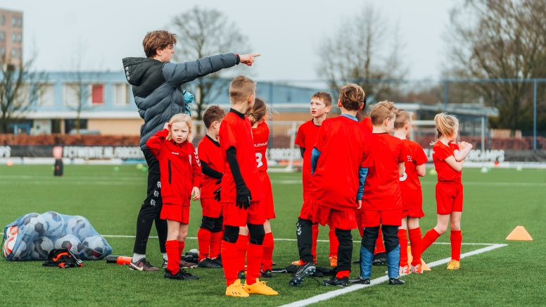 Geslaagde eerste dag FC Twente soccercamp