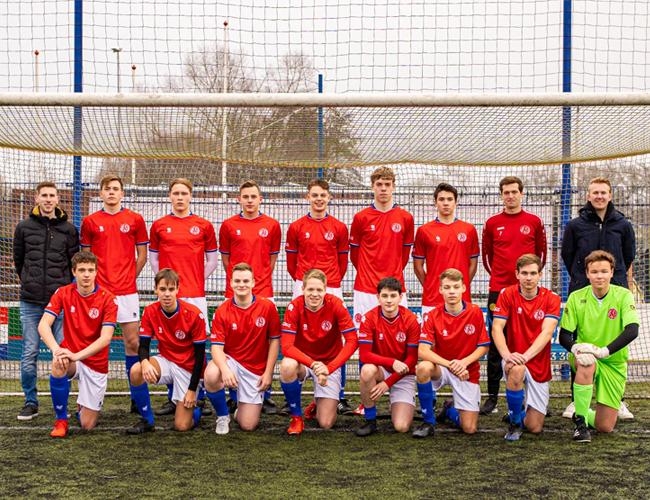 JO17-1 door overwinning nog steeds op kampioenskoers