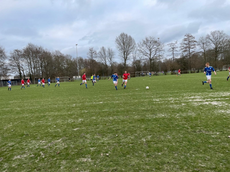 JO19-1 onderuit in Holten