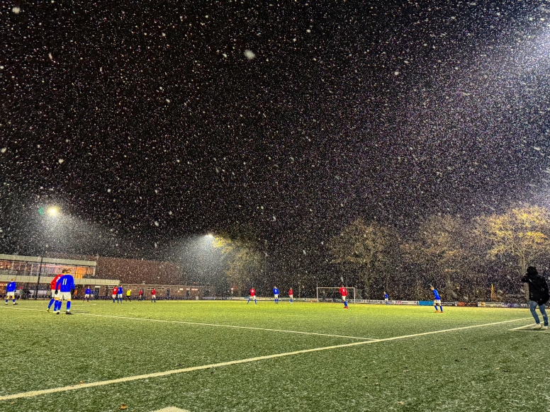 JO19-1 wint op koude en natte avond in Bentelo