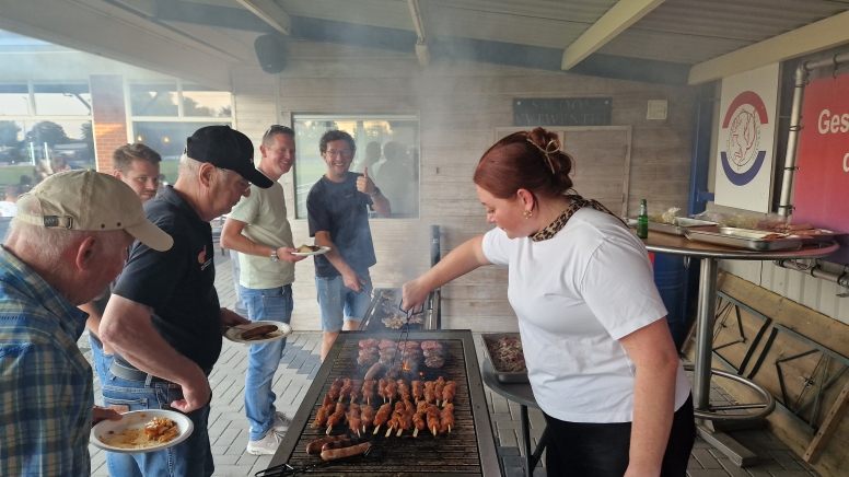 Knapperige speklapjes Britney hoogtepunt bij vrijwilligersBBQ