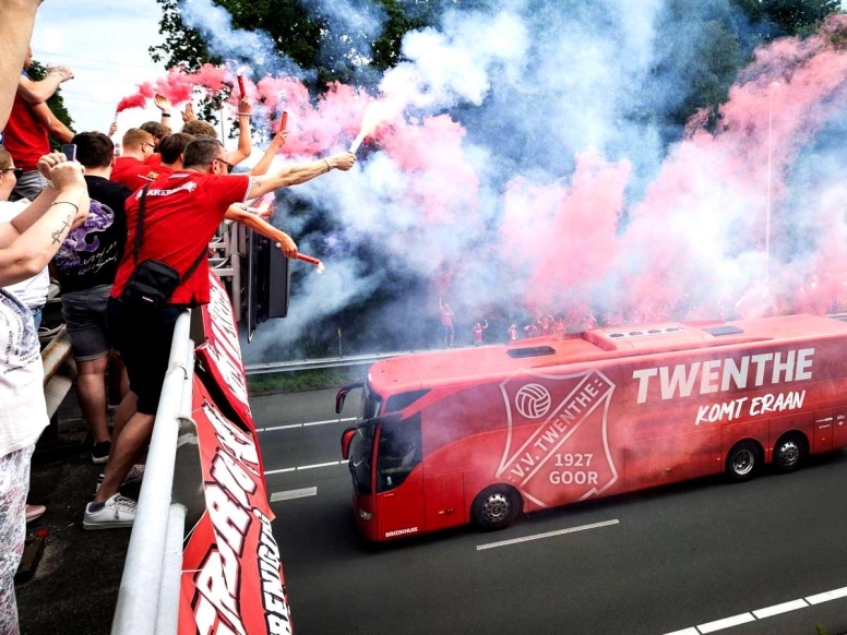 Met de bus naar de finale!