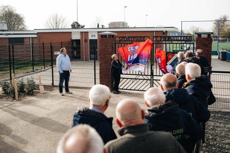 Parkeerplaats en entree officieel geopend met gemeente