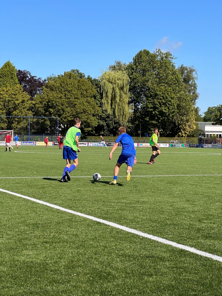 Terugblik op succesvol voetbaltoernooi voor leerlingen van De Waerdenborch