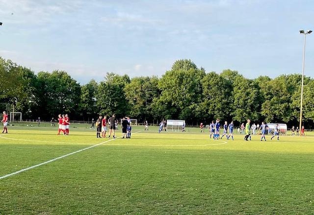 Eerste team onderuit bij Reünie